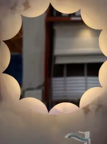 Star-Shaped Olmas LED Round Mirror - Dimmable 3-Light Design