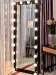 Dressin_Bulb_Mirror.jpg
