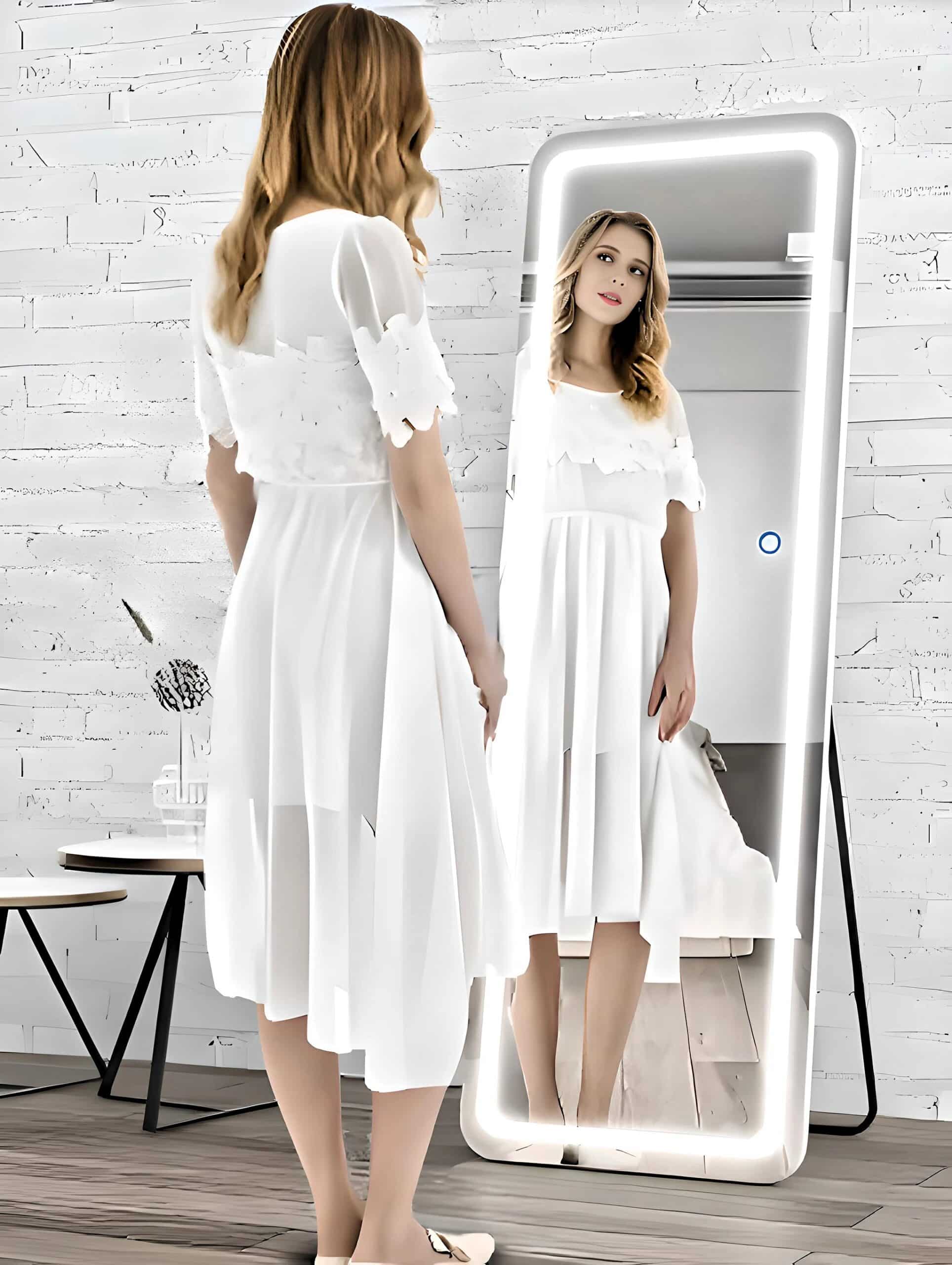 Trendy_Standing_LED_Mirror.jpg